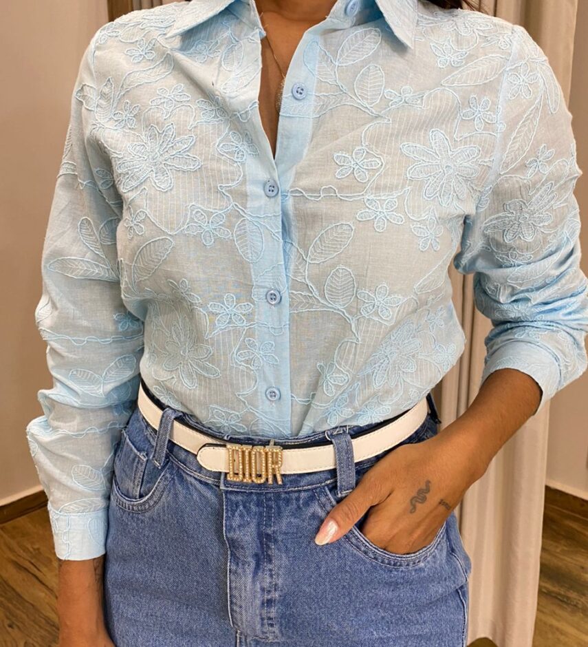 Camisa Feminina Manga Longa Lívia Azul com Bordado Floral - Fernanda Ramos Store