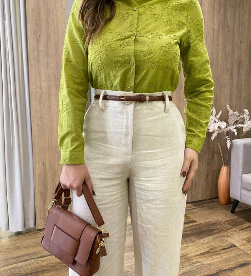 Camisa Feminina Manga Longa Lívia Verde com Bordado Floral - Fernanda Ramos Store