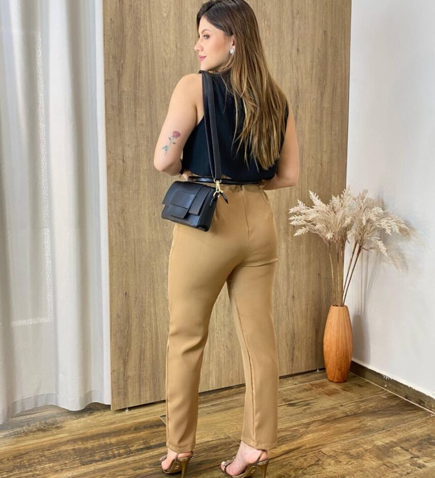 Regata Feminina Crepe Gola Alta Preta com Amarração No Pescoço - Fernanda Ramos Store