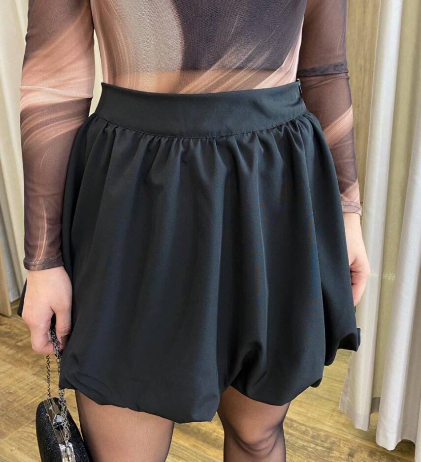 Saia Feminina Curta Balonê Preta com Zíper na Lateral - Fernanda Ramos Store