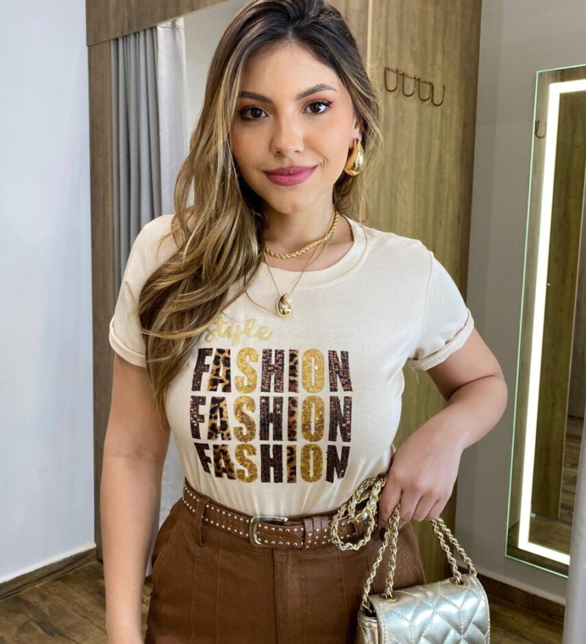 T-shirt Feminina Manga Curta Bege Style Fashion - Fernanda Ramos Store