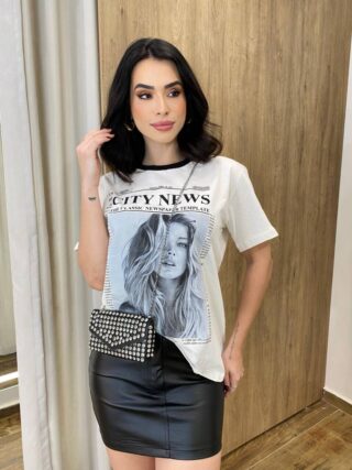 T-shirt Manga Curta Plus Size Off White City News - Fernanda Ramos Store