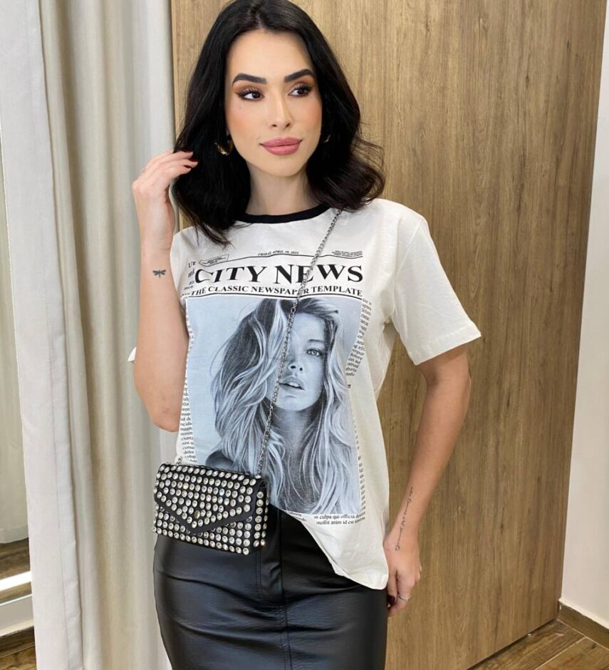 T-shirt Manga Curta Plus Size Off White City News - Fernanda Ramos Store