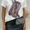 T-shirt Manga Curta Plus Size Off White com Estampa de Bota - Fernanda Ramos Store