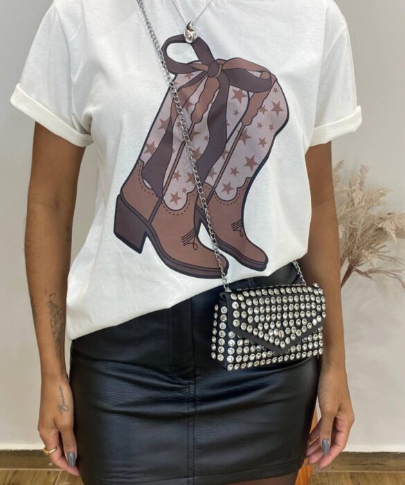 T-shirt Manga Curta Plus Size Off White com Estampa de Bota - Fernanda Ramos Store