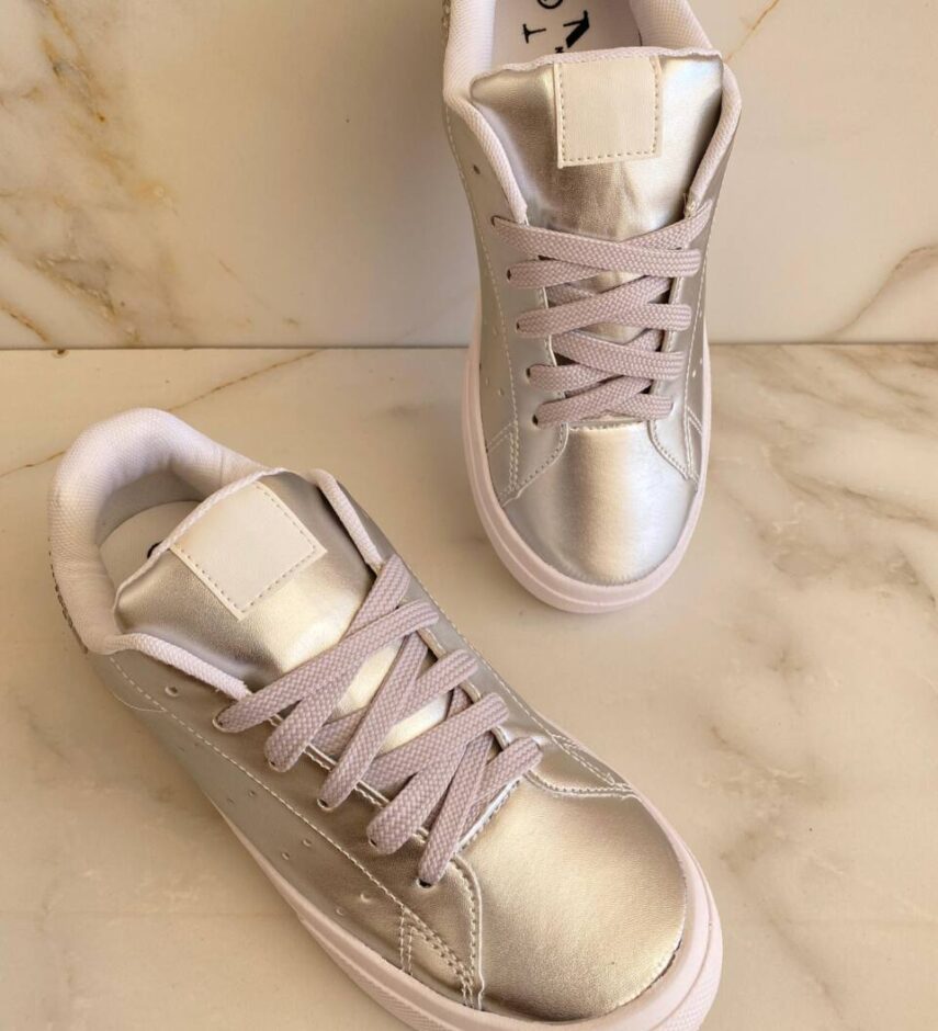 Tênis Feminino Mariana Prateado com Detalhe em Strass - Fernanda Ramos Store