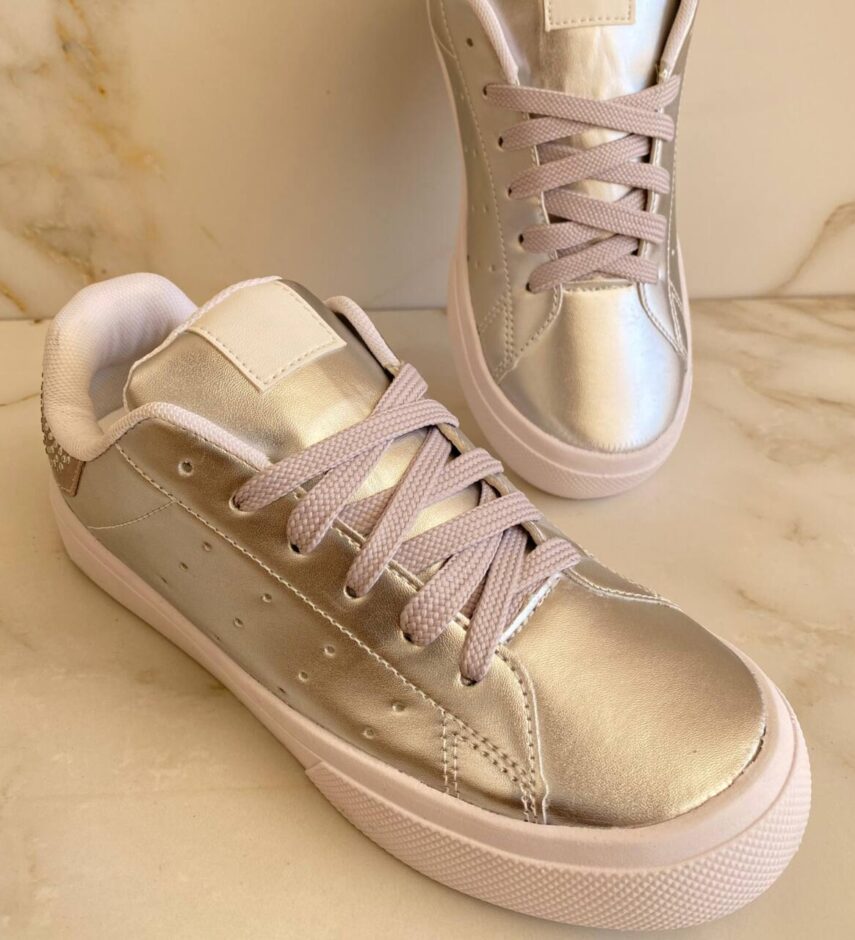Tênis Feminino Mariana Prateado com Detalhe em Strass - Fernanda Ramos Store