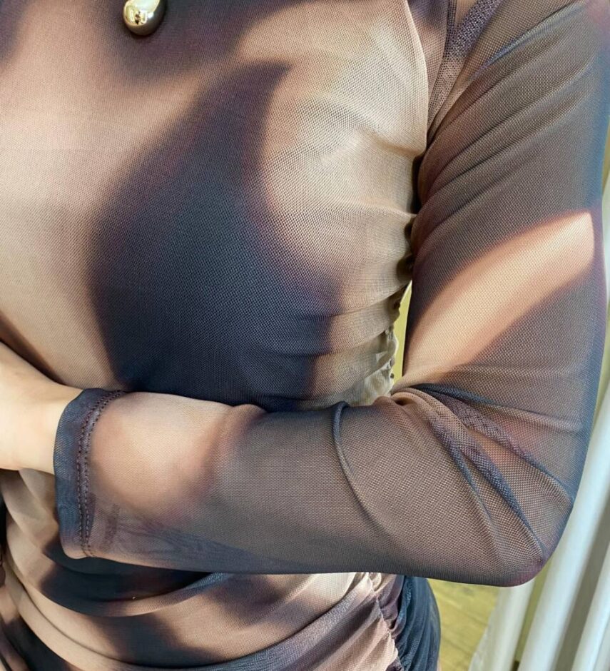 Vestido Curto Esther de Tule sem Bojo Manga Longa Marrom - Fernanda Ramos Store