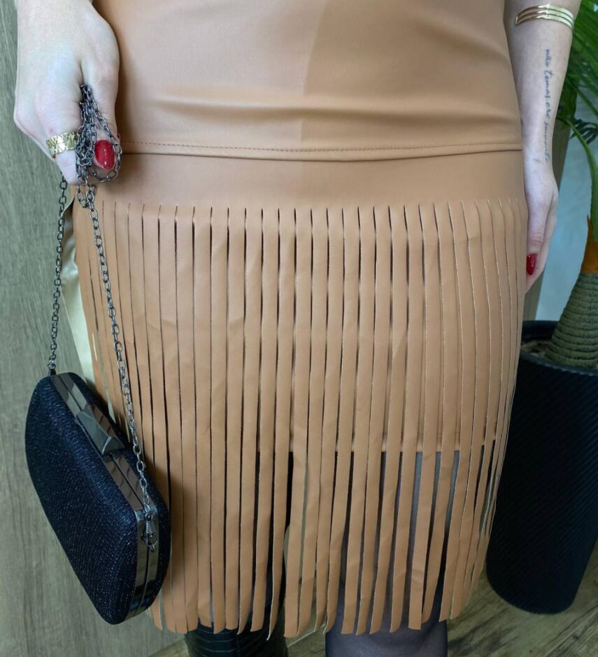 Vestido Feminino Curto Bia com Bojo e Franjas Couro Eco Caramelo - Fernanda Ramos Store