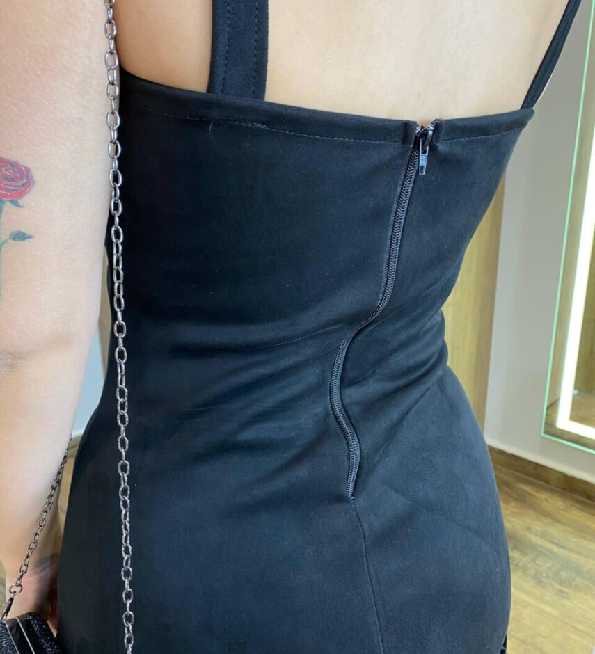 Vestido Feminino Curto Suede Preto com Bojo Detalhe em Franjas - Fernanda Ramos Store