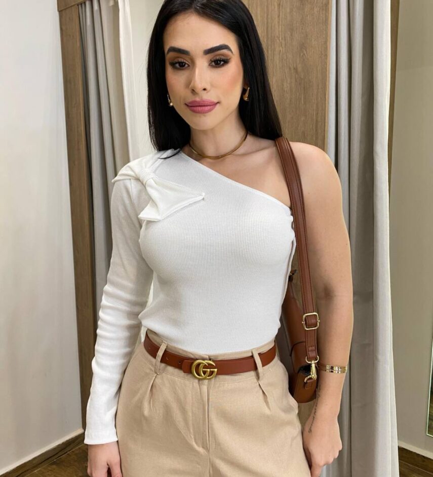 Blusa Feminina Vitória Nula Manga Canelada Off White - Fernanda Ramos Store