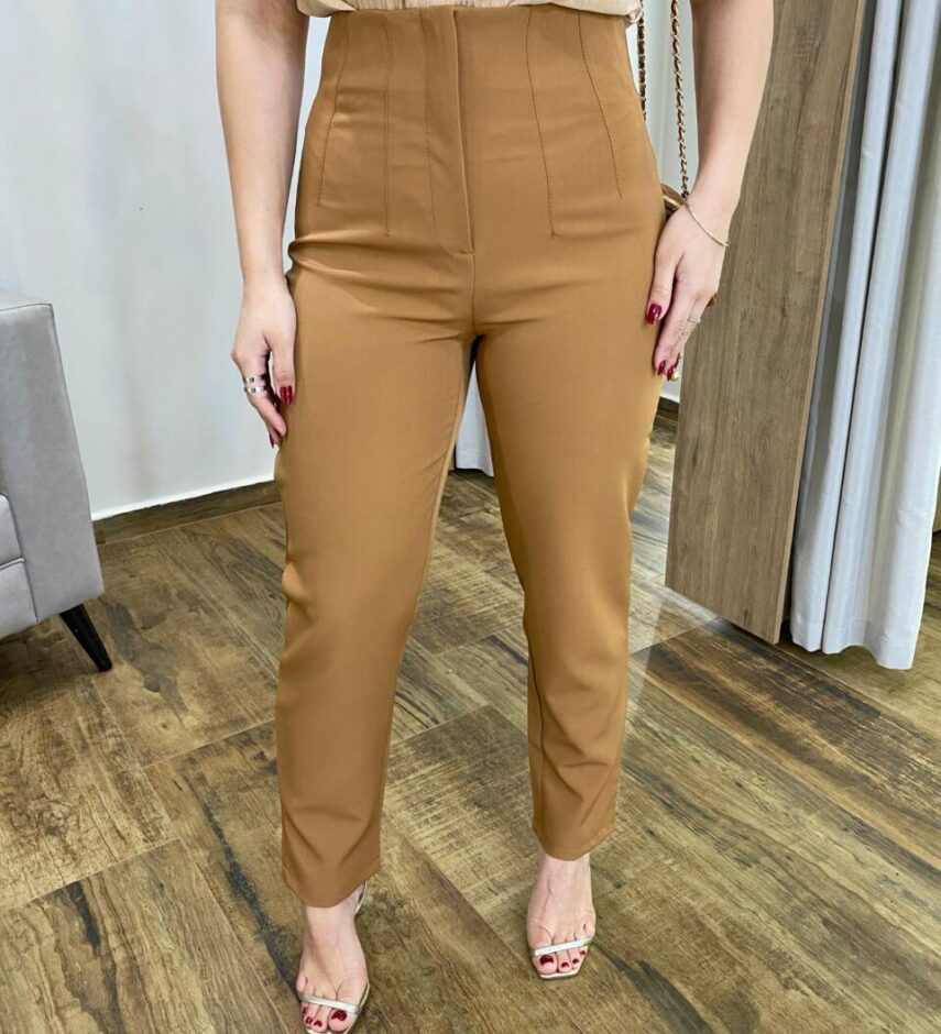 Calça Feminina Alfaiataria Elo com Zíper Caramelo - Fernanda Ramos Store