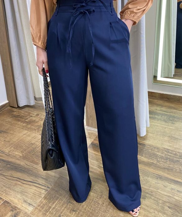 Calça Feminina Clara Alfaiataria Pantalona Azul com Amarração - Fernanda Ramos Store