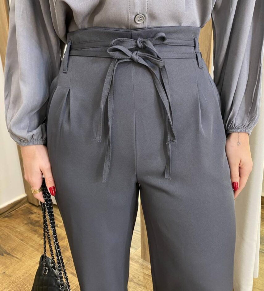 Calça Feminina Clara Alfaiataria Pantalona Cinza com Amarração - Fernanda Ramos Store