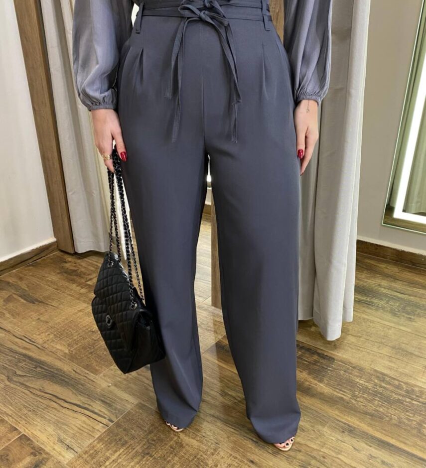 Calça Feminina Clara Alfaiataria Pantalona Cinza com Amarração - Fernanda Ramos Store