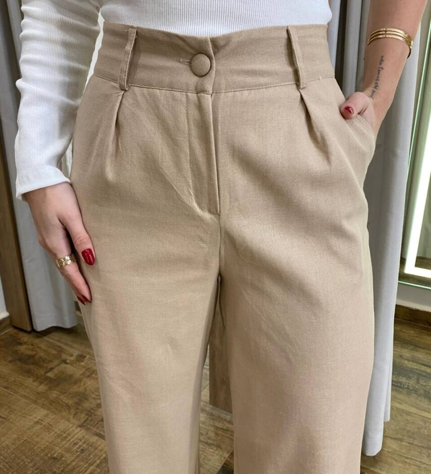 Calça Feminina Pantalona Bianca Bege com Botão Encapado - Fernanda Ramos Store