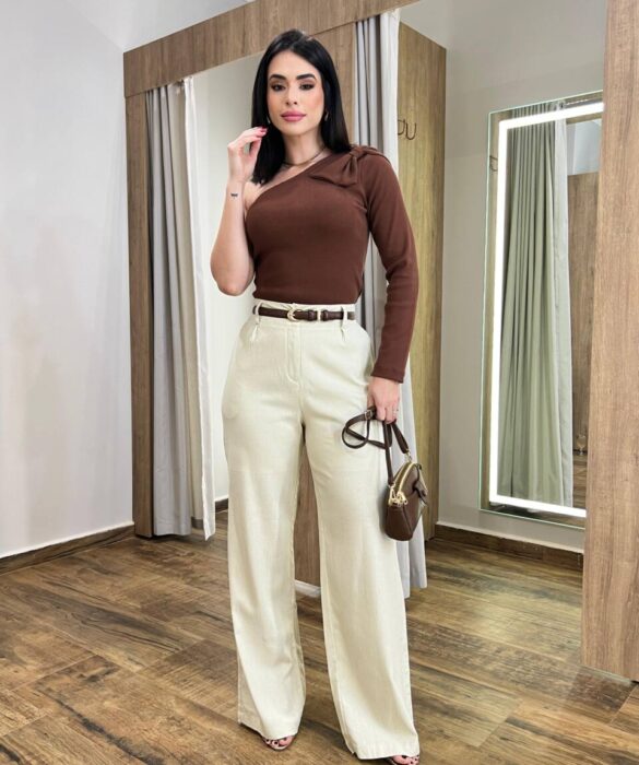 Calça Feminina Pantalona Bianca Nude com Botão Encapado - Fernanda Ramos Store