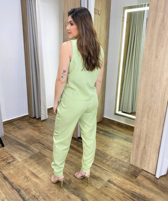 Conjunto Feminino Alfaiataria Lara Regata e Calça Cenoura Verde - Fernanda Ramos Store