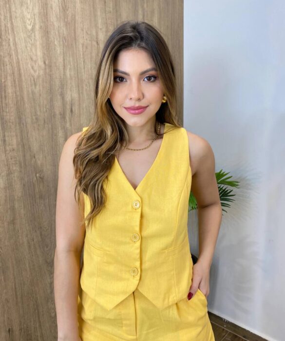 Conjunto Feminino Aurora Viscolinho Colete e Short Amarelo - Fernanda Ramos Store