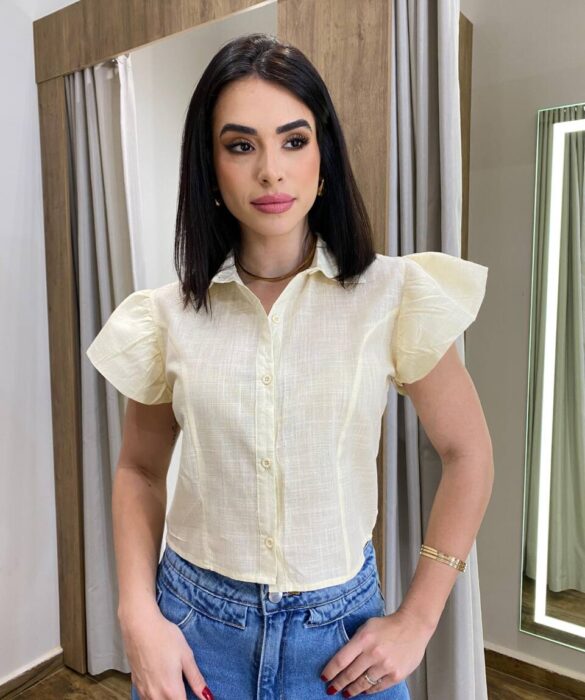 Cropped Feminino Alongado Cléo Manga Curta com Botões Creme - Fernanda Ramos Store