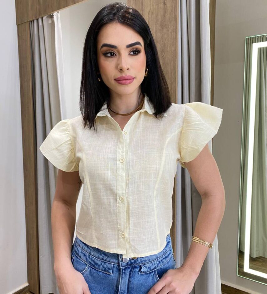 Cropped Feminino Alongado Cléo Manga Curta com Botões Creme - Fernanda Ramos Store