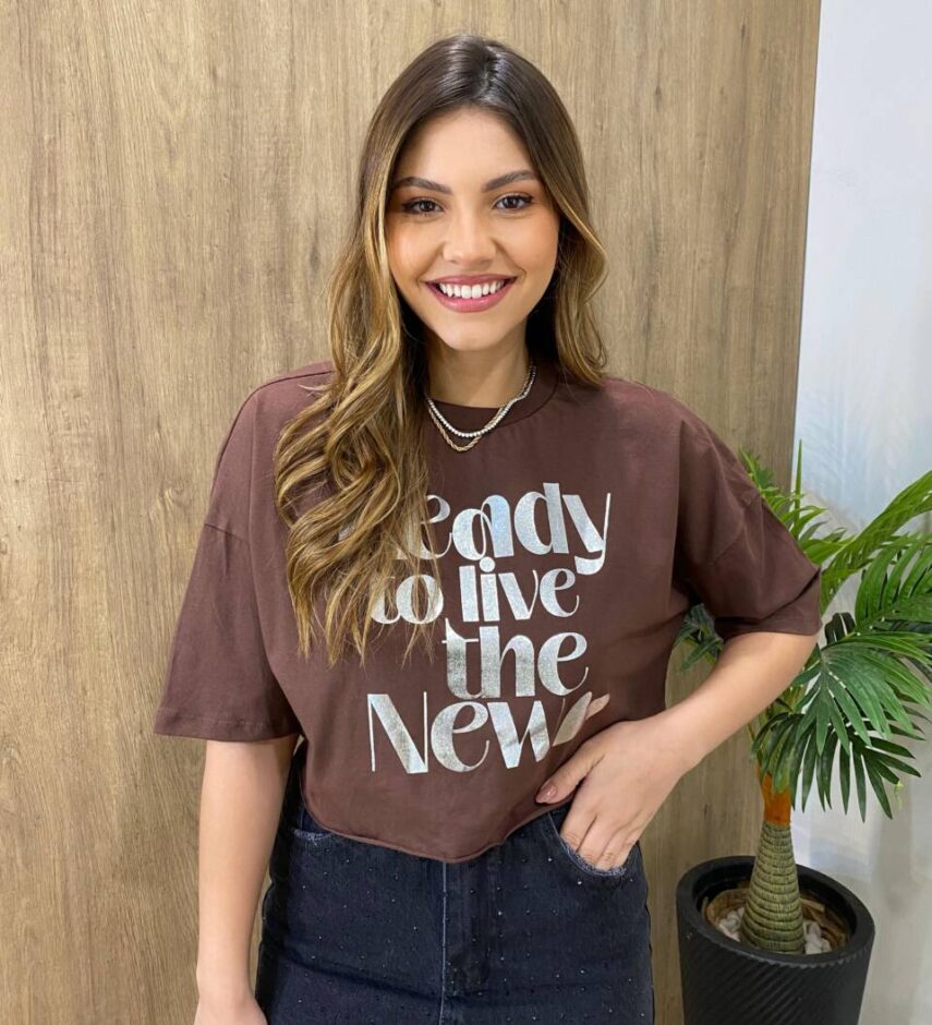 Cropped Over Feminino Manga Curta Ready To Live Marrom - Fernanda Ramos Store