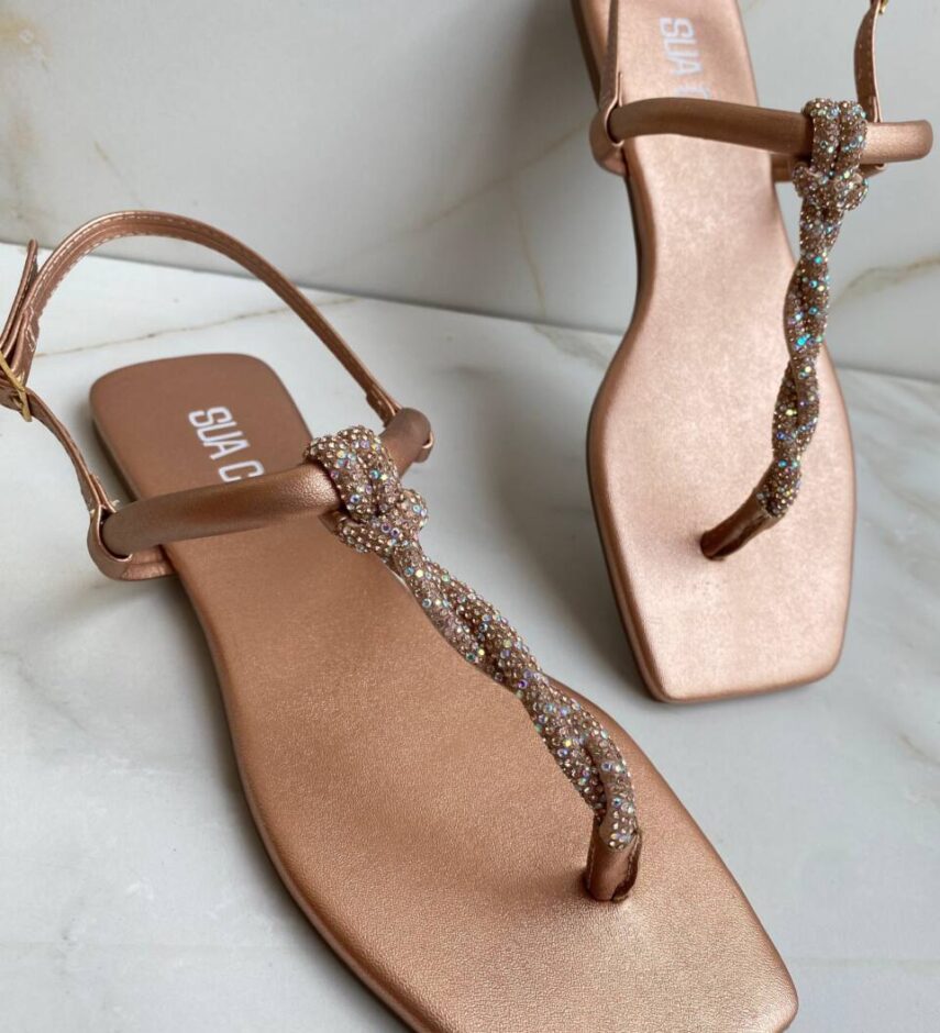 Sandália Rasteira Feminina Metalizada Cobre com Detalhe em Strass - Fernanda Ramos Store