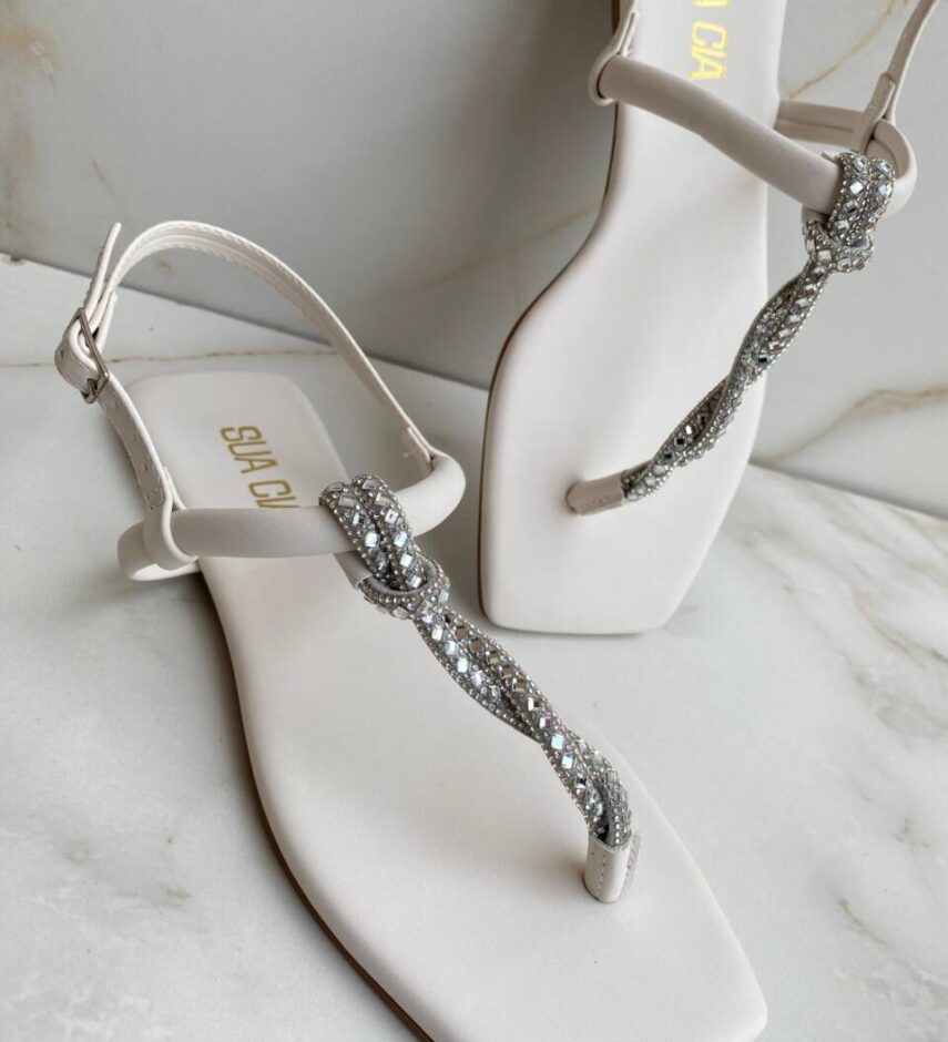 Sandália Rasteira Feminina Off White com Detalhe em Strass - Fernanda Ramos Store