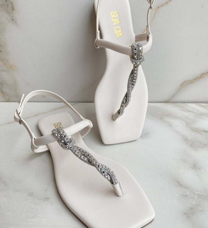 Sandália Rasteira Feminina Off White com Detalhe em Strass - Fernanda Ramos Store