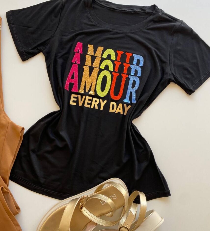 T-shirt Feminina Manga Curta Amour Preta - Fernanda Ramos Store