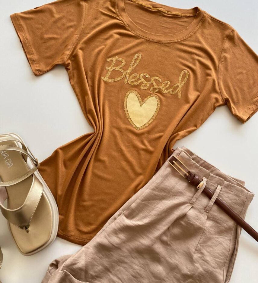 T-shirt Feminina Manga Curta Blessed Caramelo - Fernanda Ramos Store