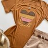 T-shirt Feminina Manga Curta Caramelo com Estampa de Coração - Fernanda Ramos Store