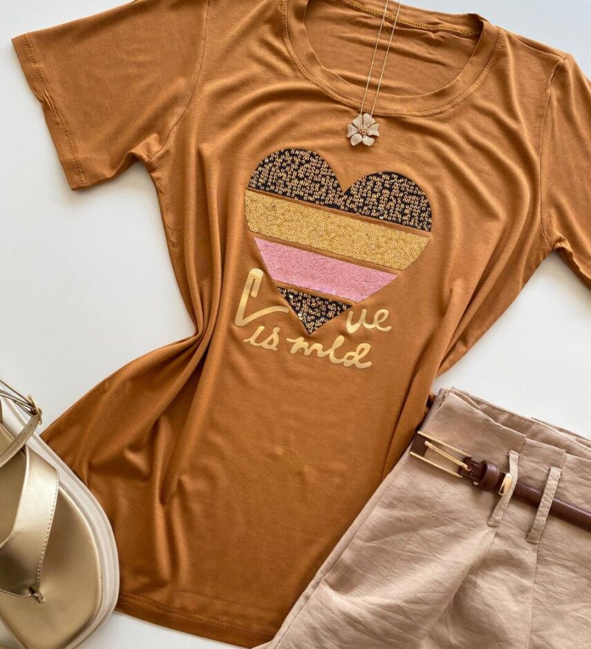 T-shirt Feminina Manga Curta Caramelo com Estampa de Coração - Fernanda Ramos Store