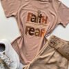 T-shirt Feminina Manga Curta Faith Over Fear Bege Escuro - Fernanda Ramos Store