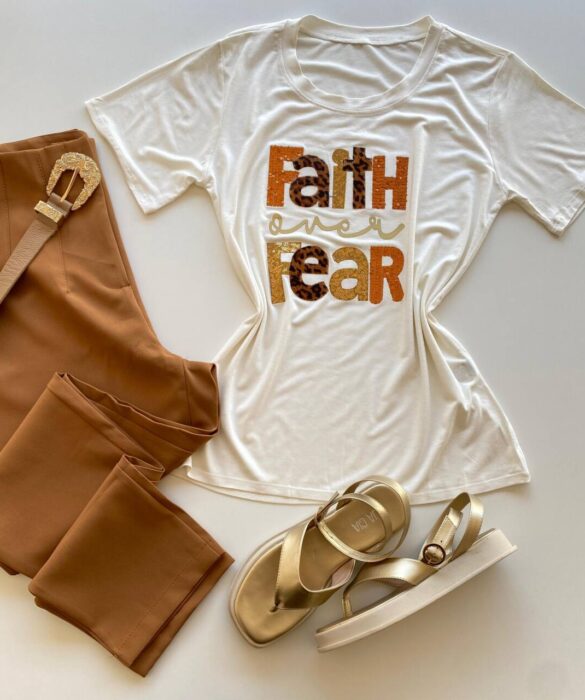 T-shirt Feminina Manga Curta Faith Over Fear Off White - Fernanda Ramos Store