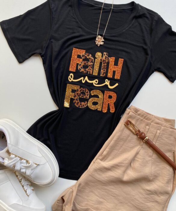 T-shirt Feminina Manga Curta Faith Over Fear Preta - Fernanda Ramos Store