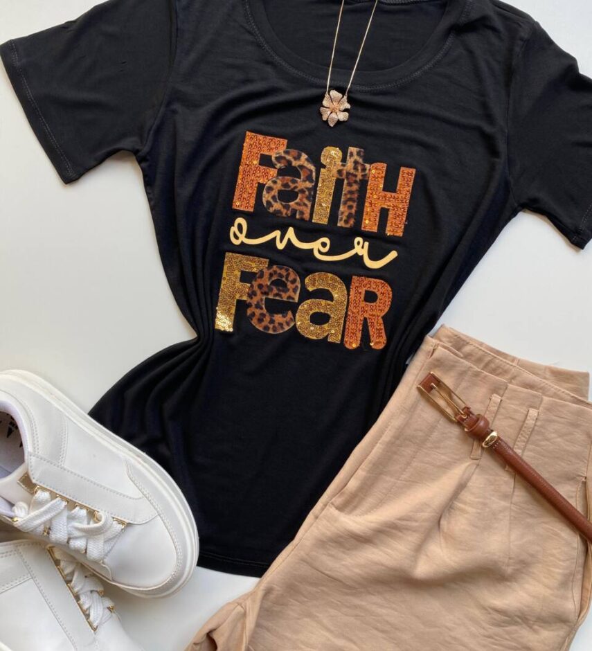 T-shirt Feminina Manga Curta Faith Over Fear Preta - Fernanda Ramos Store