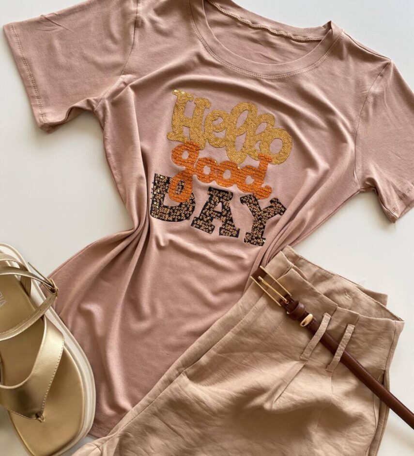 T-shirt Feminina Manga Curta Hello Good Day Bege Escuro - Fernanda Ramos Store