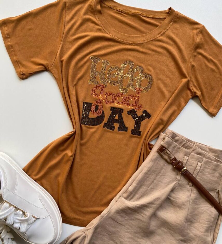 T-shirt Feminina Manga Curta Hello Good Day Caramelo - Fernanda Ramos Store