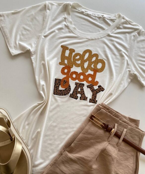 T-shirt Feminina Manga Curta Hello Good Day Off White - Fernanda Ramos Store