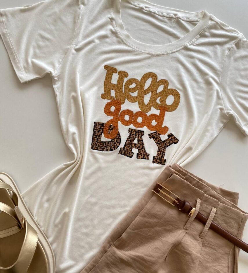 T-shirt Feminina Manga Curta Hello Good Day Off White - Fernanda Ramos Store