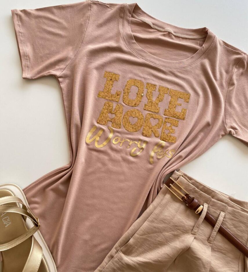 T-shirt Feminina Manga Curta Love More Bege Escuro - Fernanda Ramos Store