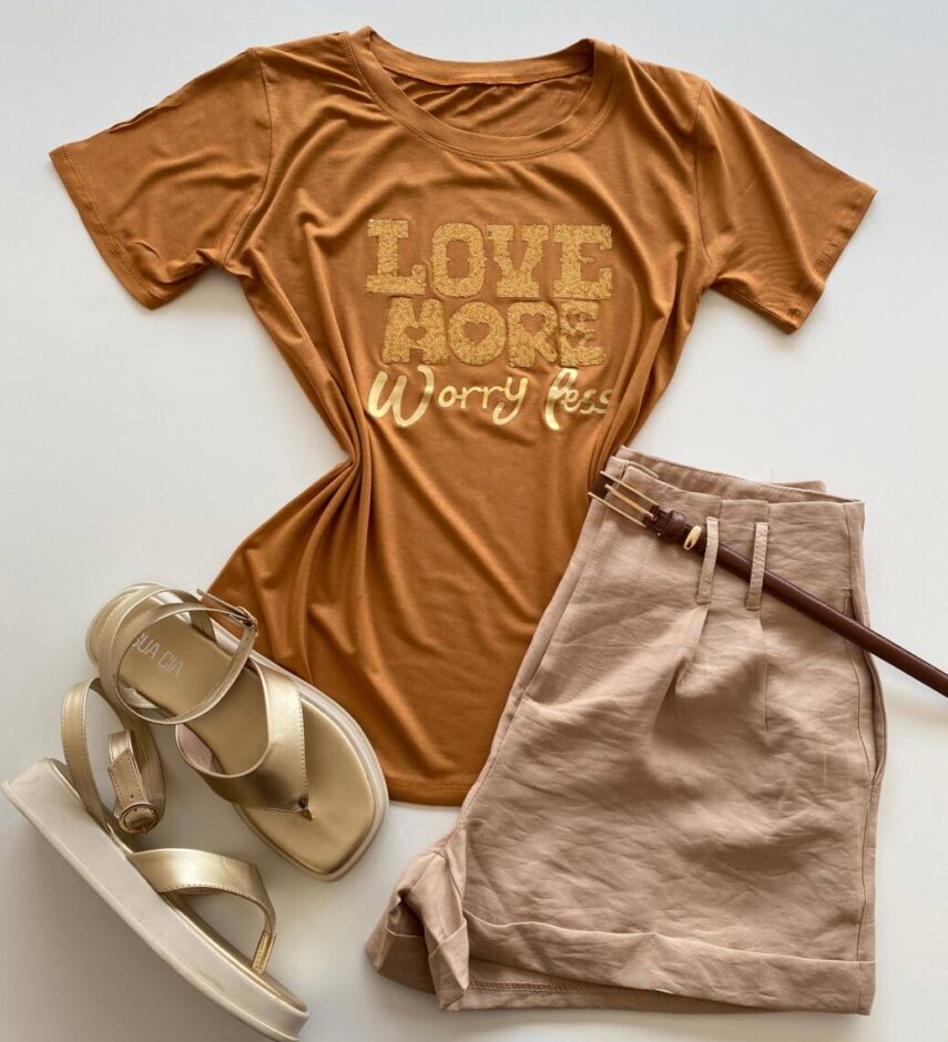 T-shirt Feminina Manga Curta Love More Caramelo - Fernanda Ramos Store