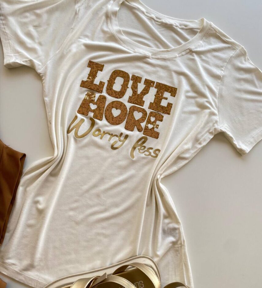 T-shirt Feminina Manga Curta Love More Off White - Fernanda Ramos Store