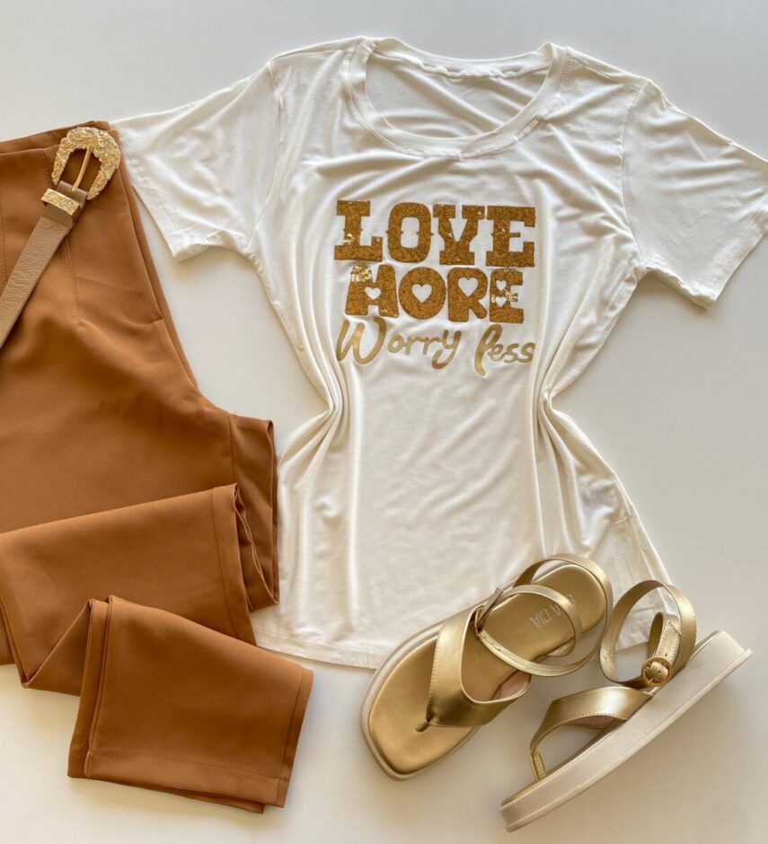 T-shirt Feminina Manga Curta Love More Off White - Fernanda Ramos Store