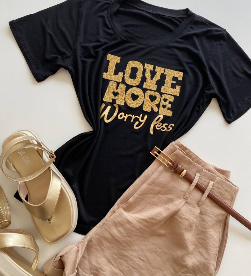 T-shirt Feminina Manga Curta Love More Preta - Fernanda Ramos Store