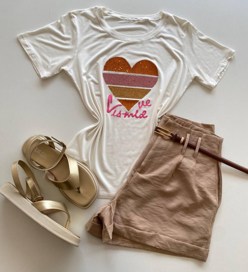 T-shirt Feminina Manga Curta Off White com Estampa de Coração - Fernanda Ramos Store
