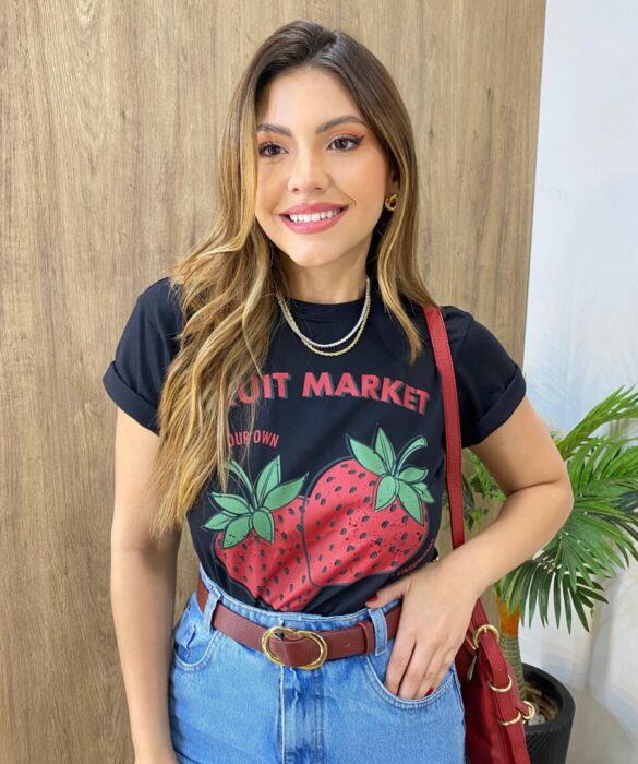 T-shirt Feminina Manga Curta Preta Strawberries - Fernanda Ramos Store