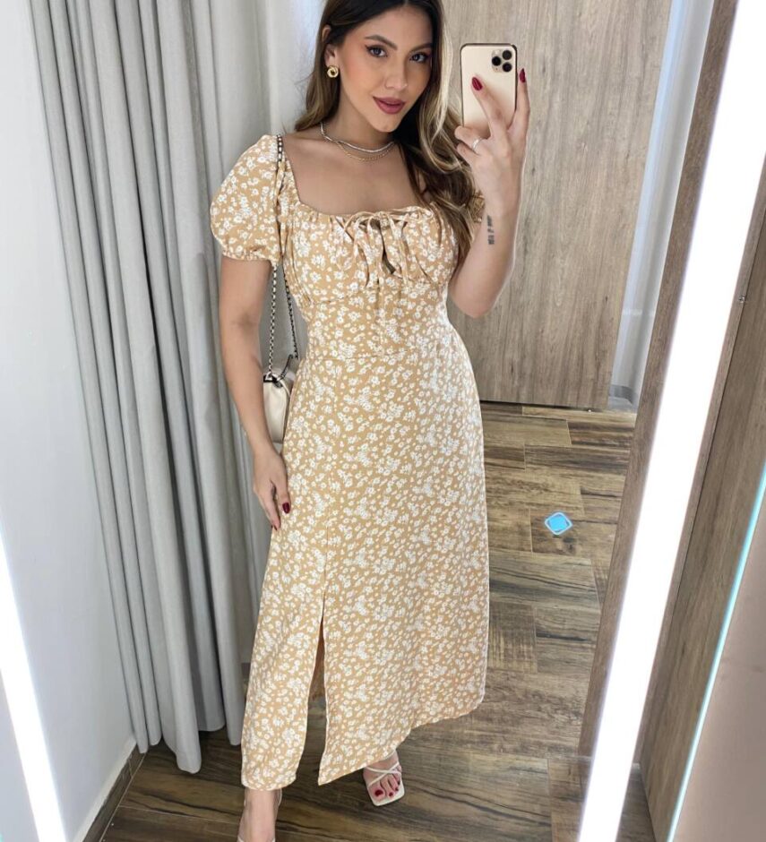 Vestido Midi Elo Manga Curta com Bojo e Fenda Bege Estampado - Fernanda Ramos Store