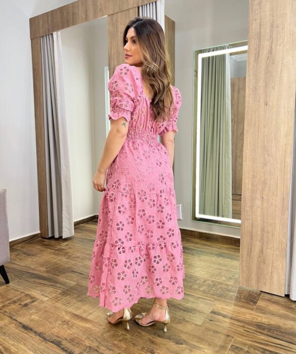 Vestido Midi Ingrid Laise com Bojo Manga Princesa Bordado Rosa - Fernanda Ramos Store